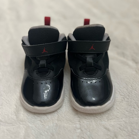 🔥 Toddler Jordan Stay Loyal 3 Sneakers - Picture 2 of 6